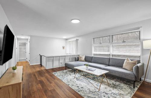 Stylish and Accessible Six Bedroom Home in Wexford/Pittsburg With Kids Amenities - Foto 3