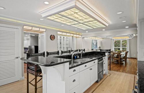 Hobbs Mill Ski Lodge Theater Games Dogs OK - Photo 11