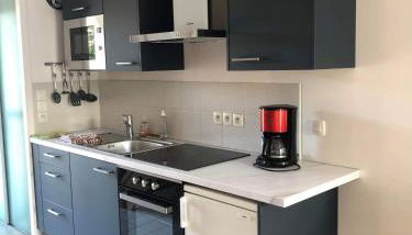 Anselme, F2 duplex avec cour commune et proche de la mer ,2 - Photo 3, stove, pet friendly, minibar