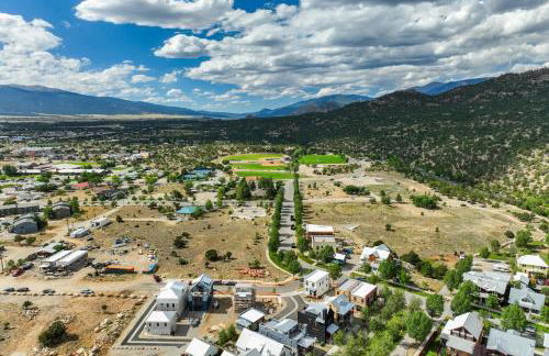 Whitewater Peak - Cozy Retreat with Scenic Views - Photo 16