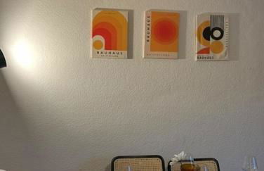 Mid Century 2 Zimmer Voll ausgestattete Kuche 75 Zoll TV Kingsize - Photo 9