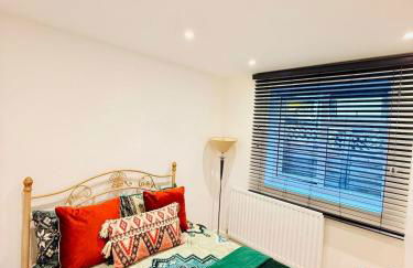 Cozystays Refurbed Modern Apartment Private Garden Free Parking - Foto 1