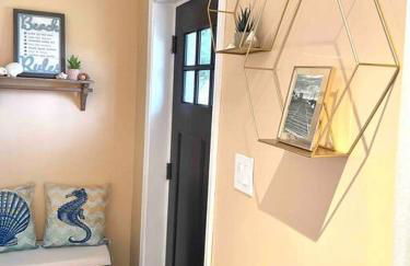 Beach gem! Hot Tub/EV/2bd/3.7mi beach/.5mi outlets - Foto 6