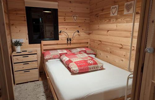 'Monktonmead Lodge' in secluded setting, with private indoor pool. - Photo 8