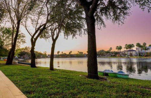 Lake Home: Relax and Unwind in Mission Hidden Gem - Photo 30