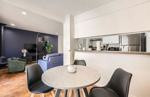 Your Comfy King Suite Getaway - Sleeps 4 - Pool, Prkg - Foto 10