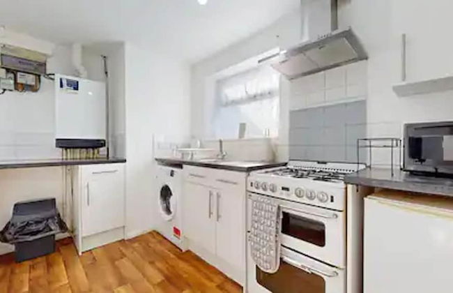 Captivating 2-bed Apartment in Stanford-le-hope - Foto 6