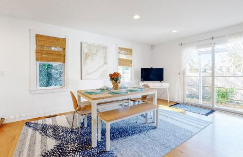 Modern Beach & Town Getaway - Foto 8