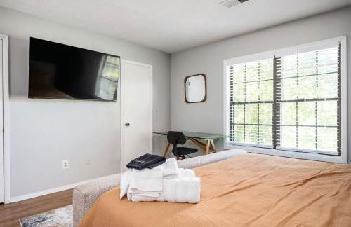 Vibrant Family Retreat~Sleeps 8~2 Kings~ Game Room - Foto 16