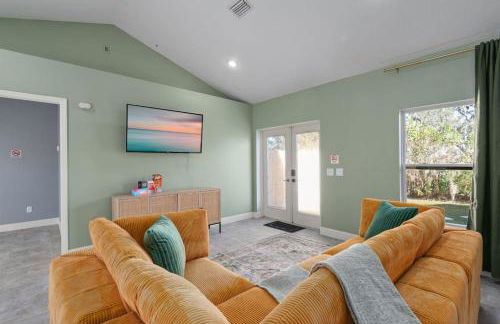 Sunny Auburndale Retreat with Pool - Photo 2