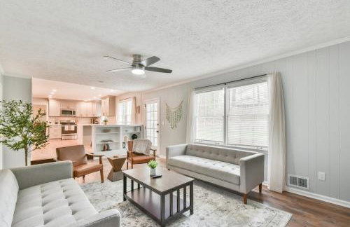 Cozy Home with Arcade, Ping Pong & Fenced Backyard - Foto 9