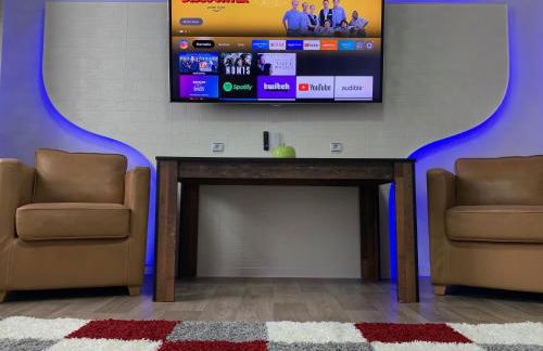 Best-Preis -Gold Suite- mit Netflix, Self-Check-In, eBike Ladestation, Fahrradraum, WLAN, Netflix und Massagesessel - direkt am Elberadweg im Herzen von Wittenberge - Foto 12