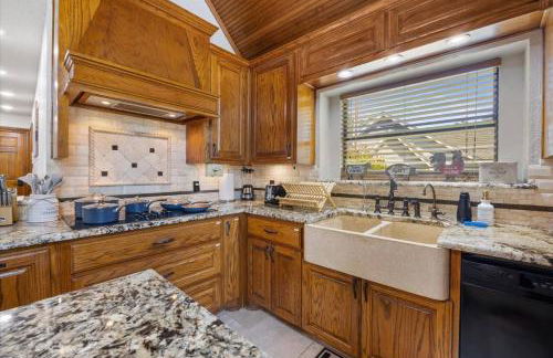 Texas Country Oasis | Near Stockyards & Arlington - Photo 17