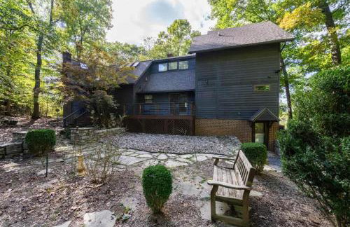 Exclusive Wooded Chalet w Magnificent River Views - Foto 48