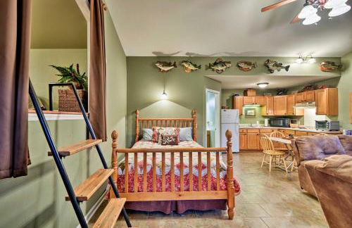 Guntersville Lake Home with Deck and Covered Boat Slip - Foto 10