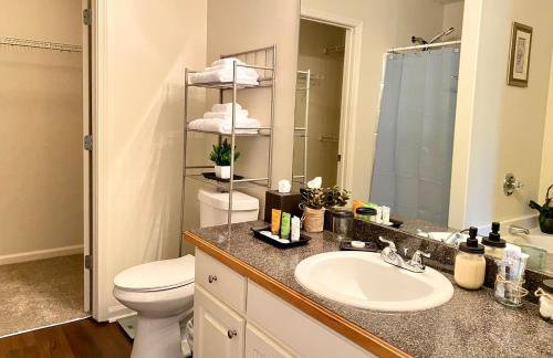 Spacious & comfy home in ultra-convenient location 2025 Traveller Award Winner - Foto 41