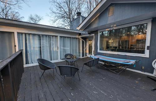 Modern Luxe Family & Groups Friendly Bungalow with Patio & Workspace - Foto 27