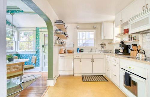 Overlook Gem - Steps from Mississippi - Photo 5