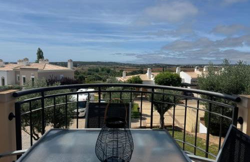 Lovely 3 Bedroom Villa with Pool in Great Location - Foto 19