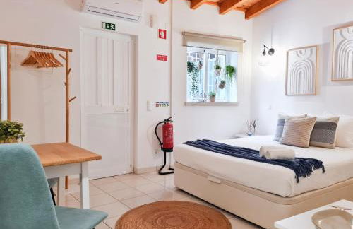 MINHA CASA SUA CASA - Cozy Little House, AC & WiFi - Foto 9