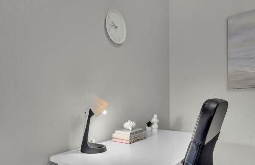 Sapphire 1BD Loft - Pool, Gym & Free Parking! - Photo 4