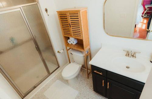 Huge Beach Bungalow- Yard, Beach Pass, King Beds - Foto 34