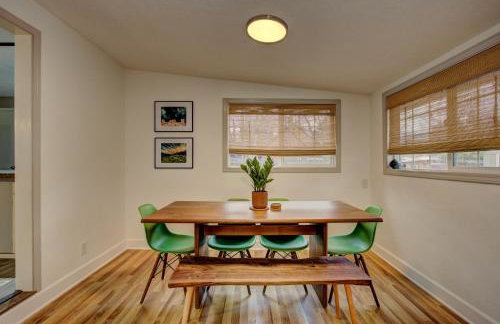 Sunset Home perfect for extended stays with fully fenced in yard, designated office, two living rooms, located across from Boise Foothills and close to Bogus Basin in Boise's North End - Photo 2