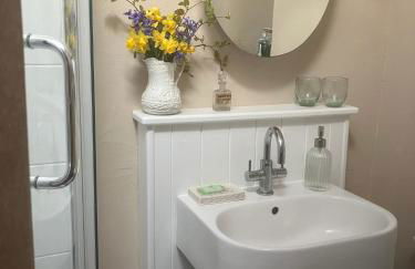 Historic converted byre in courtyard of 16C house - Foto 22