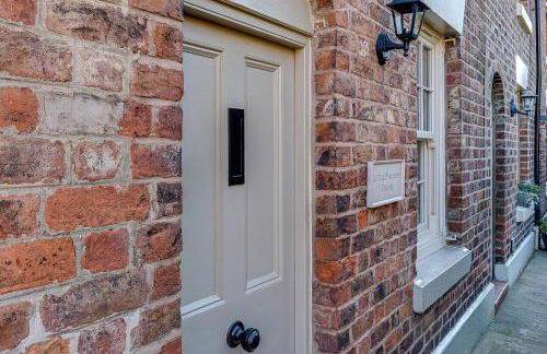 *NEW* Little Pyecroft House, Chester - Photo 54