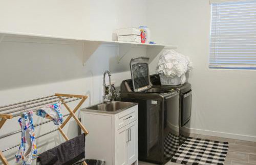 Pool, Hot Tub and Game Room! Spacious Buckeye Home - Foto 23