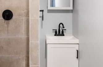 Euclid Near Lake Erie Cleveland king bed - Foto 61