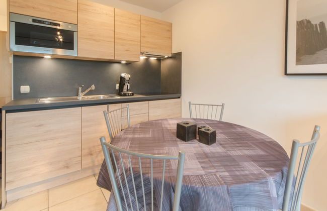 2 bedroom Apartment in Bredene with swimming pool and garden - Photo 4