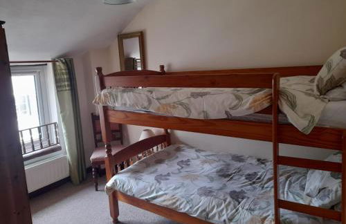 Parlour Family-Friendly Devon Cottage, Sleeps 8 with Indoor Pool, Tennis Court and Direct Access to the Tarka Trail for cycling - Photo 4