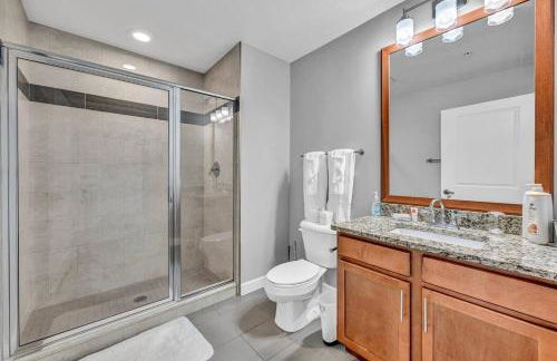 Luxury 21st Floor Penthouse | Great Downtown VIEWS - Photo 5