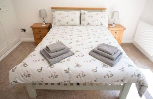 Country Crabtree Bungalow with large wild garden - Photo 29