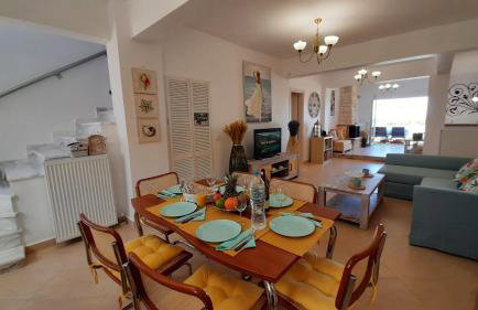 Blue Pastel-cliffside villa, shared pool, wild sandy beach nearby - Foto 24