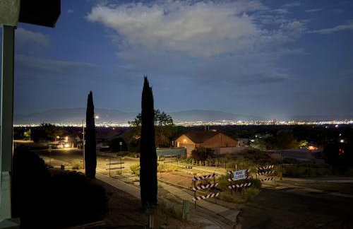 House in the Palisades Hills with City and Mountain views - Foto 50