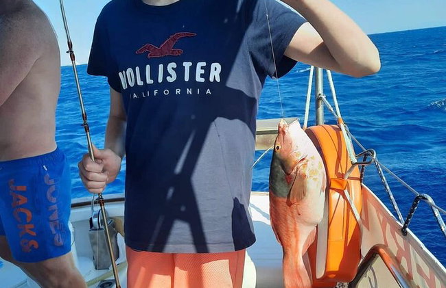 Capitán Manolis Pesca con barbacoa en el barco - Foto 13