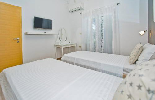 Island Hvar Seaside Villa Levanda with Beach, Pool & Seaview - Photo 78