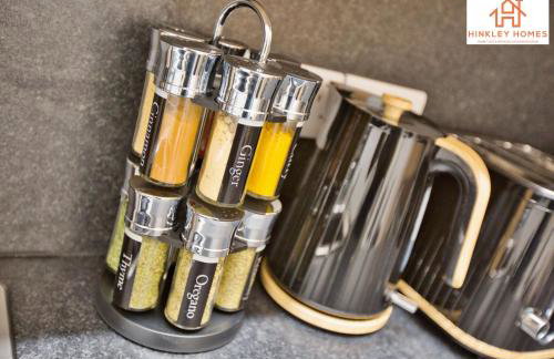 Spacious Apartment In The Centre Of Bridgwater Ideal for Contractors & Group Stays By Hinkley Homes Short Lets & Serviced Accommodation - Foto 57