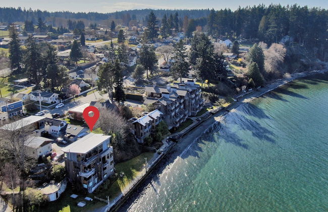 Langley Waterfront Condo by Avantstay A+ Views - Photo 2