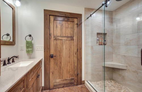 Impressive Presque Isle Lake House with Water Access - Foto 12