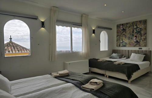 Large Family Villa 500m From Beach with Stunning Views - Photo 19