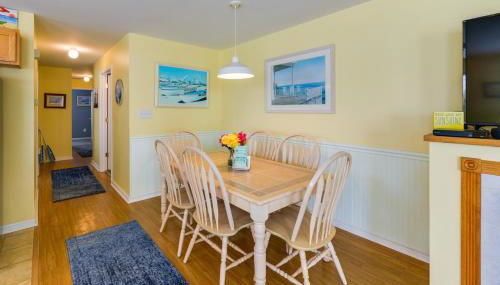 Condo with Deck Walk to Beach and Convention Center! - Foto 3