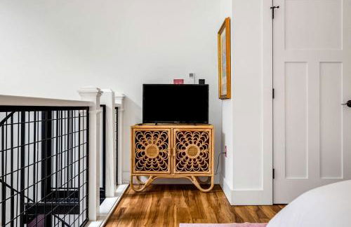 Unique Barbie-Themed Pink Cabin in Black Mountain, North Carolina - Foto 18