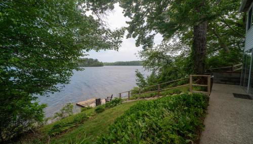 Family Lakefront Adventure House 3BR wFirepit & Scenic - Foto 4