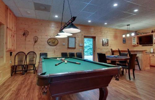 Astounding River View - Outdoor Hot Tub, Volleyball Net, Game Room + More! - Foto 2