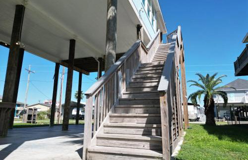 3BR Beach Retreat - Tiki Bar, Ocean Deck, Pet-Friendly & Sleeps 10 - Foto 25