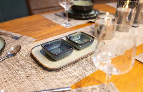 The Secret Garden, Donaghadee - The Hideaway - Stylish 5-Beds, and Lavish 3-Bedrooms - Guests 7 - Super Fast Speed Wi-FI - Foto 56