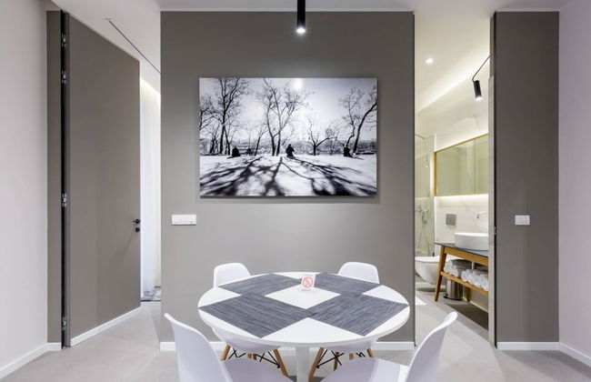 Teanna Lux Apartments - Photo 17